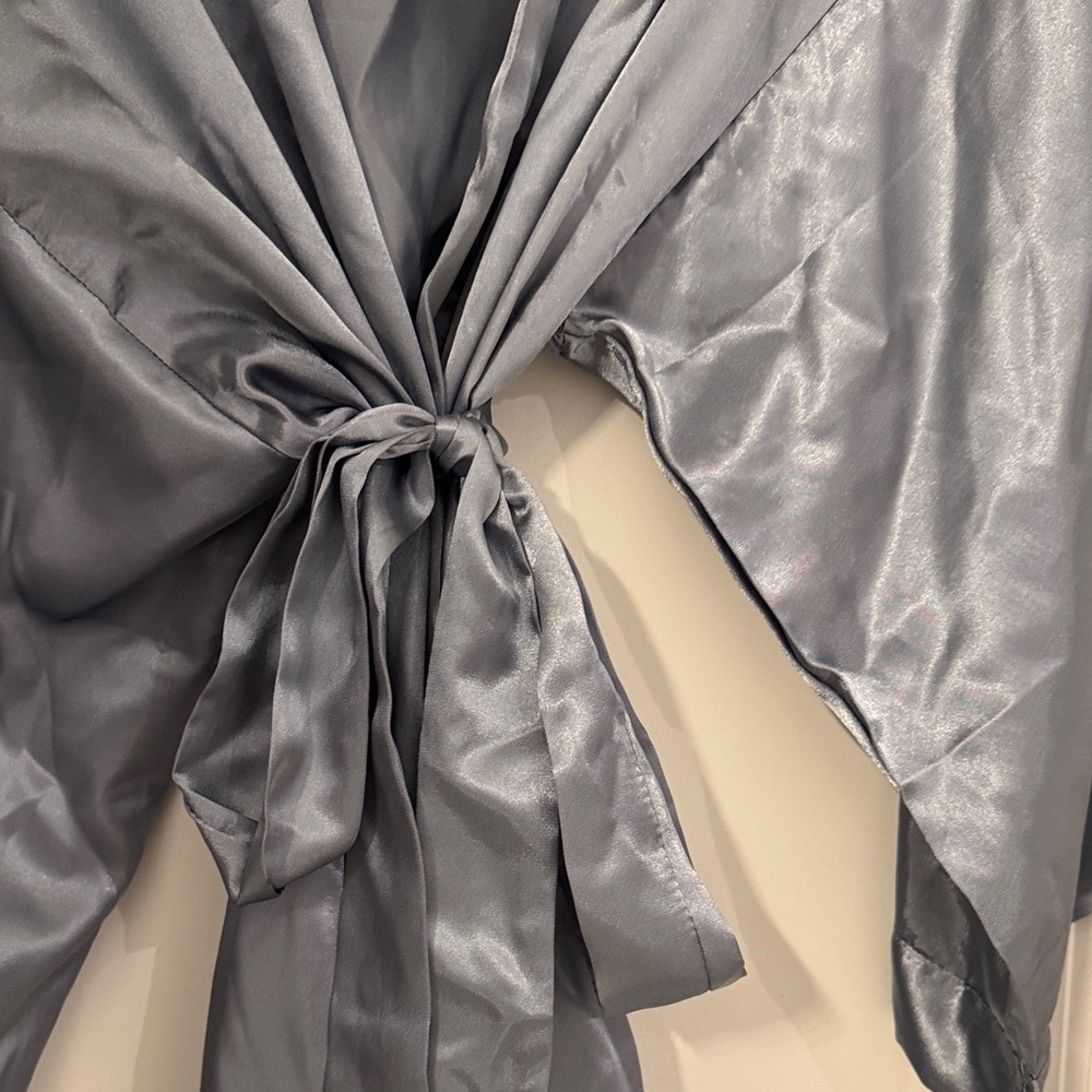 Elegant Satin Robe - Picture 3 of 4